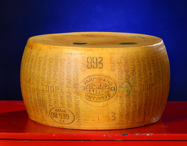 PARMIGIANO REGGIANO DE MONTAGNE ENTIER (affine 22/24 mois)